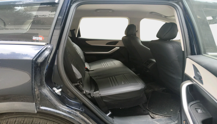 2023 Mahindra XUV700 AX 3 D MT 5 STR (E), Diesel, Manual, 11,038 km, interior