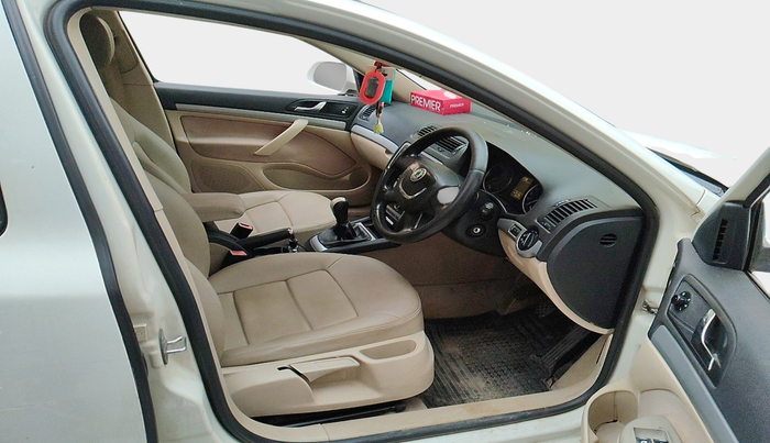 2010 Skoda Laura AMBITION 1.8 TSI, Petrol, Manual, 1,01,575 km, interior