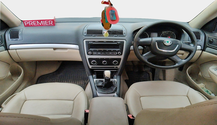 2010 Skoda Laura AMBITION 1.8 TSI, Petrol, Manual, 1,01,575 km, interior