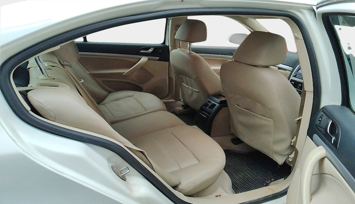 2010 Skoda Laura AMBITION 1.8 TSI, Petrol, Manual, 1,01,575 km, interior