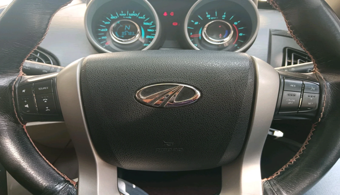 2017 Mahindra XUV500 W6, Diesel, Manual, 95,783 km, interior