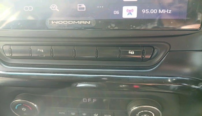 2017 Tata Hexa XTA 4X2 7 STR, Diesel, Automatic, 1,17,561 km, interior