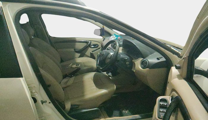 2014 Nissan Terrano XV D THP 110 PS, Diesel, Manual, 1,51,048 km, interior