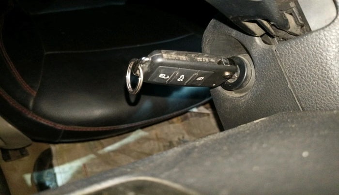 2013 Volkswagen Polo HIGHLINE DIESEL, Diesel, Manual, 1,21,617 km, interior