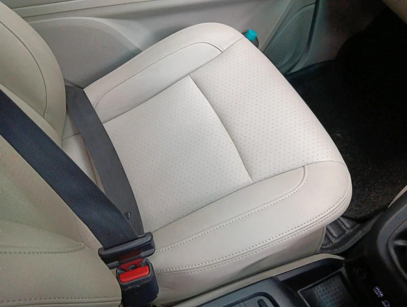 2018 Mahindra MARAZZO M8 7 STR, Diesel, Manual, 1,51,337 km, interior