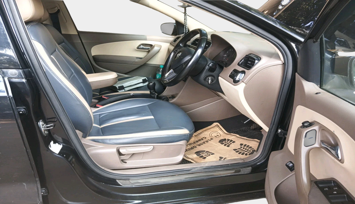 2014 Skoda Rapid ELEGANCE 1.6 MPI MT, Petrol, Manual, 1,00,424 km, interior