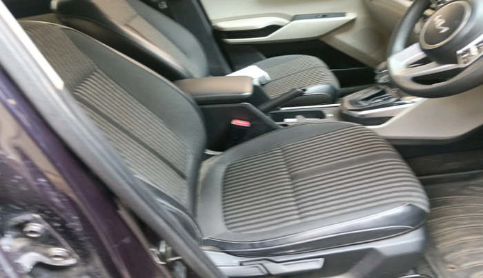 2023 KIA CARENS  PRESTIGE PLUS 1.5 TURBO PETROL DCT 7 STR, Petrol, Automatic, 28,832 km, interior