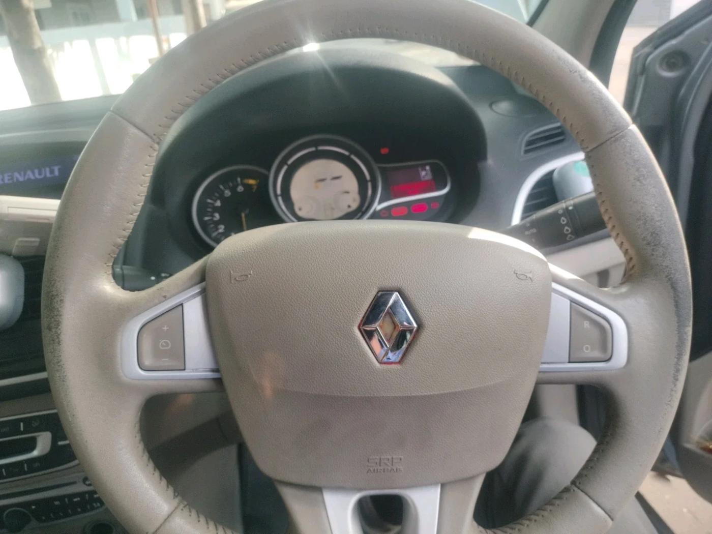 2011 Renault Fluence 2.0 E4 AT, Petrol, Automatic, 95,595 km, interior