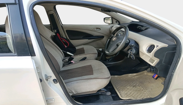 2013 Toyota Etios Liva V, Petrol, Manual, 98,759 km, interior