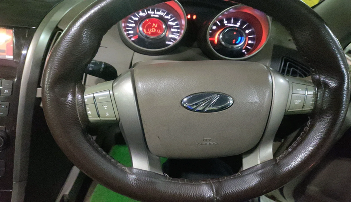 2012 Mahindra XUV500 W8, Diesel, Manual, 1,35,813 km, interior