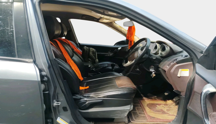 2011 Mahindra XUV500 W8, Diesel, Manual, 1,43,114 km, interior