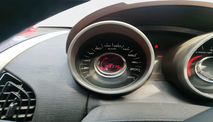 2011 Mahindra XUV500 W8, Diesel, Manual, 1,43,114 km, interior