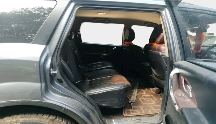 2011 Mahindra XUV500 W8, Diesel, Manual, 1,43,114 km, interior