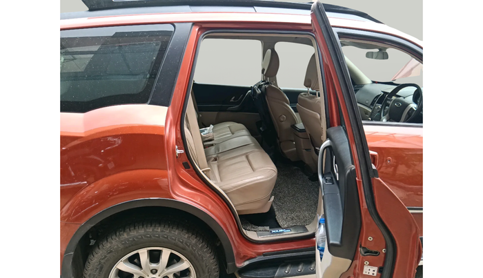 2016 Mahindra XUV500 W8, Diesel, Manual, 1,03,125 km, interior