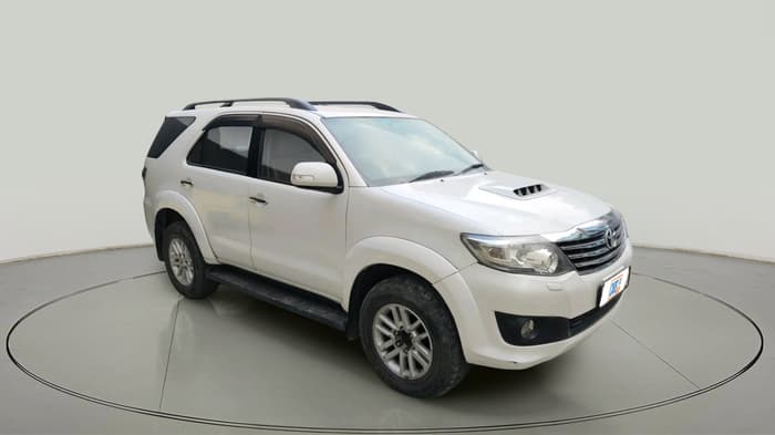 2013 Toyota Fortuner 3.0 4X2 AT, Diesel, Automatic, 1,28,966 km, exterior
