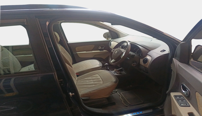 2015 Renault Lodgy 110 PS RXZ, Diesel, Manual, 45,947 km, interior