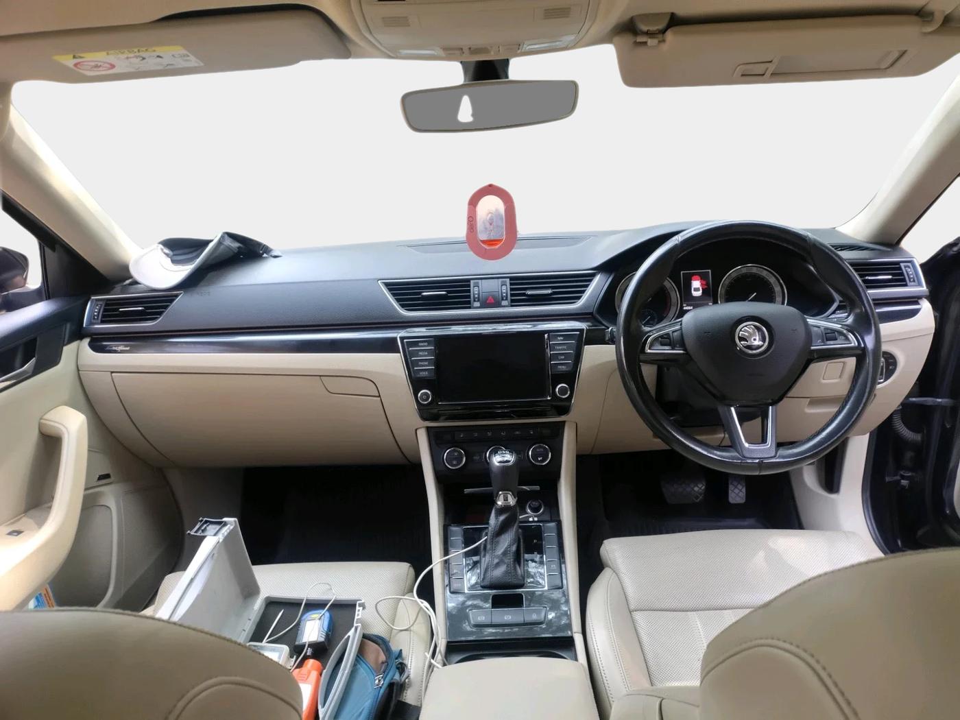 2017 Skoda Superb L&K 1.8 TSI AT, Petrol, Automatic, 44,064 km, interior