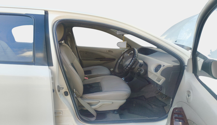 2013 Toyota Etios Liva V, Petrol, Manual, 80,182 km, interior