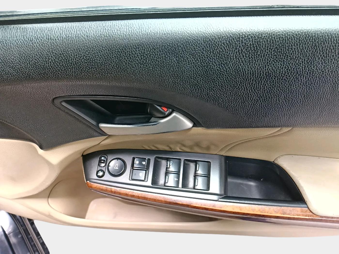 2013 Honda Accord 2.4L I-VTEC MT, Petrol, Manual, 1,18,037 km, interior