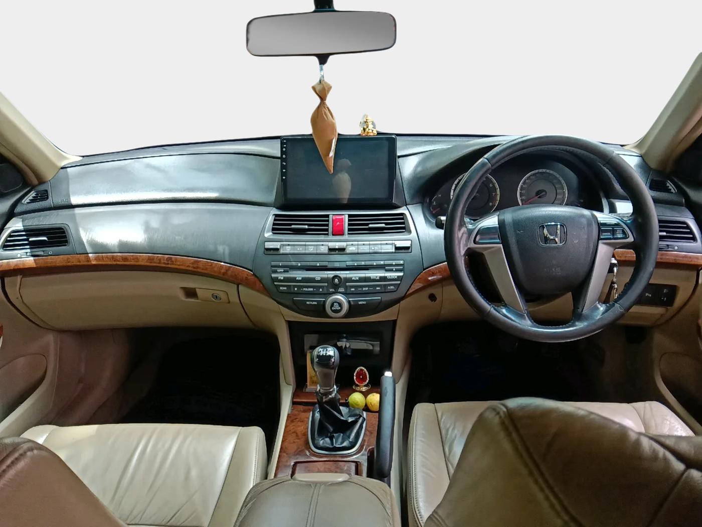 2013 Honda Accord 2.4L I-VTEC MT, Petrol, Manual, 1,18,037 km, interior