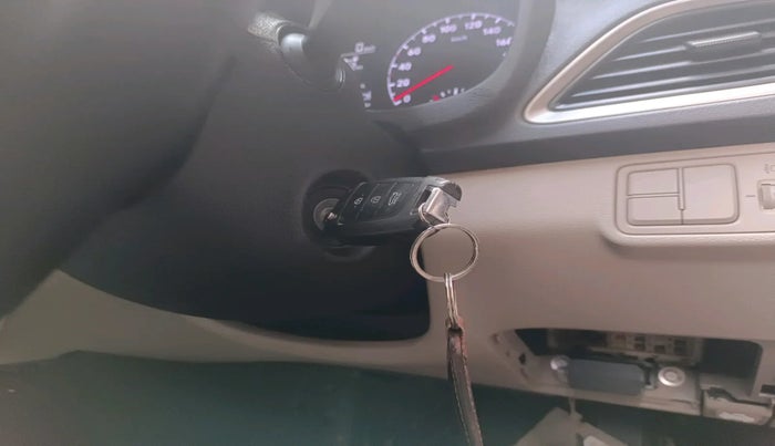 2017 Hyundai Verna 1.6 VTVT SX, Petrol, Manual, 69,554 km, interior