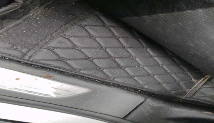 2022 Mahindra XUV700 AX 7 LUXURY D AT 7 STR, Diesel, Automatic, 28,172 km, interior