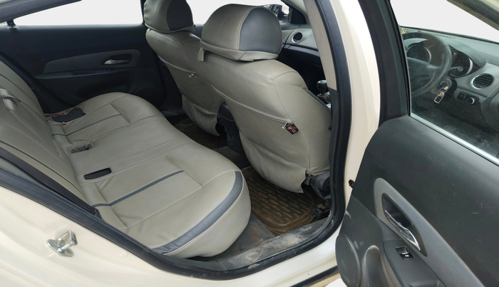 2010 Chevrolet Cruze LT, Diesel, Manual, 1,04,320 km, interior