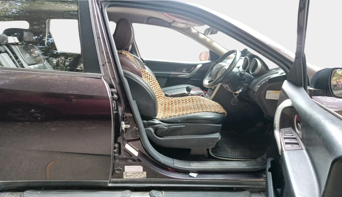 2014 Mahindra XUV500 W8, Diesel, Manual, 1,23,582 km, interior