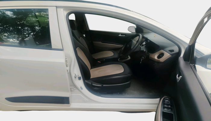 2017 Hyundai Grand i10 SPORTZ (O) 1.2 KAPPA VTVT, Petrol, Manual, 20,276 km, interior