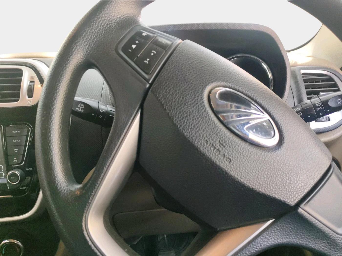 2019 Mahindra TUV 300 PLUS P8, Diesel, Manual, 52,691 km, interior