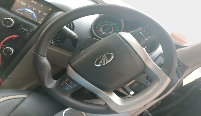 2018 Mahindra XUV500 W6, Diesel, Manual, 35,057 km, interior