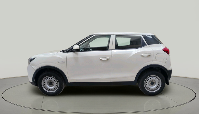 2023 Mahindra XUV300 W4 1.2 PETROL, Petrol, Manual, 6,116 km, exterior