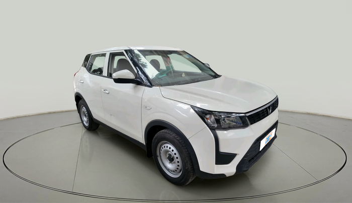 2023 Mahindra XUV300 W4 1.2 PETROL, Petrol, Manual, 6,116 km, exterior