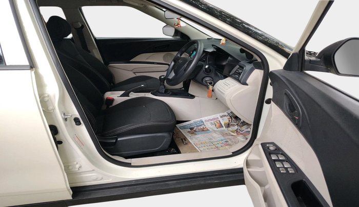 2023 Mahindra XUV300 W4 1.2 PETROL, Petrol, Manual, 6,116 km, interior