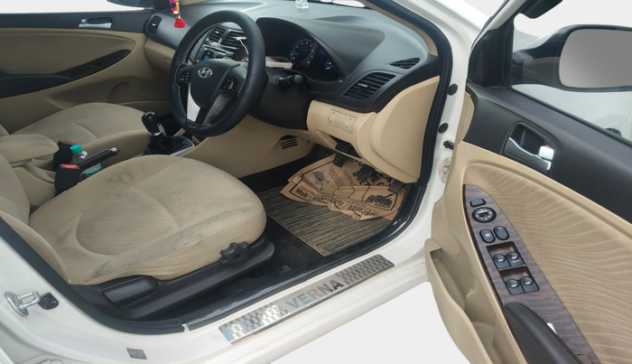 2015 Hyundai Verna FLUIDIC 4S 1.6 VTVT S(O), Petrol, Manual, 9,80,000 km, interior