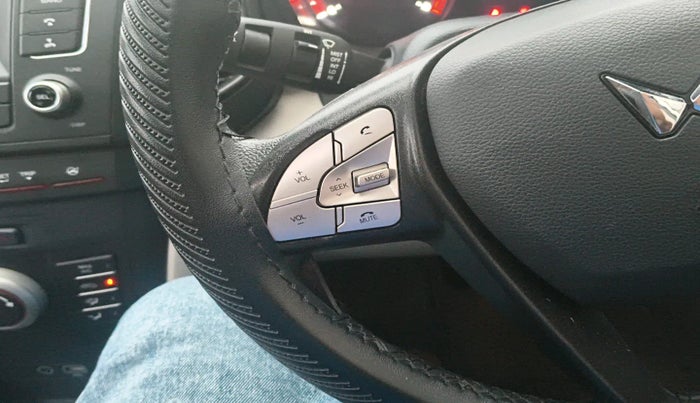 2023 Mahindra XUV300 W6 1.2 PETROL, Petrol, Manual, 12,848 km, interior