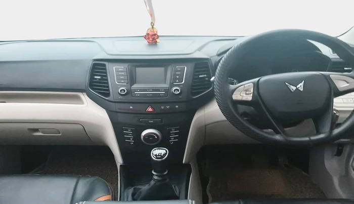 2023 Mahindra XUV300 W6 1.2 PETROL, Petrol, Manual, 12,848 km, interior