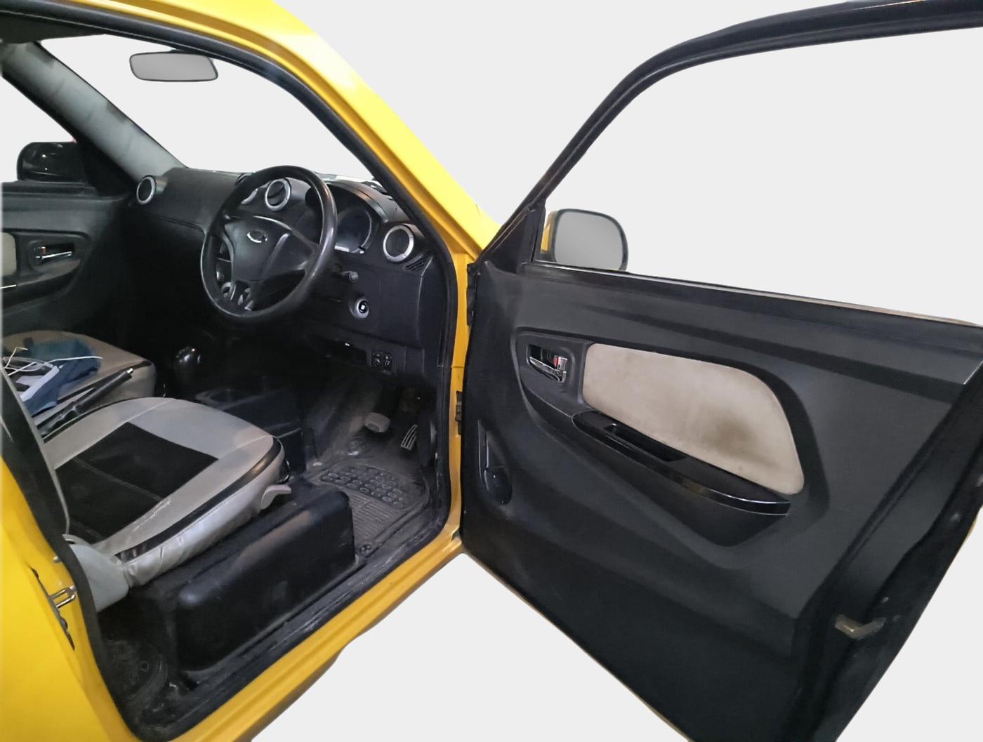 2015 Mahindra E2O T2, Electric, Automatic, 25,000 km, interior