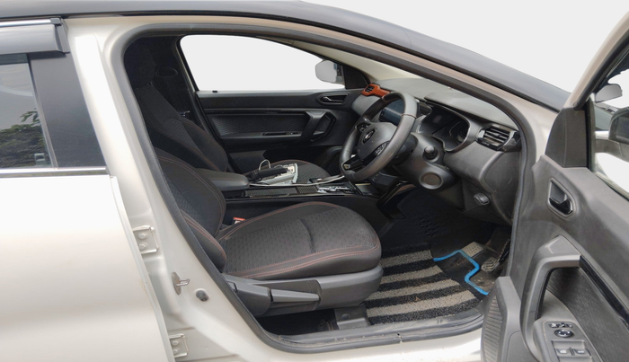 2022 Renault Kiger RXZ TURBO CVT DUAL TONE, Petrol, Automatic, 30,407 km, interior
