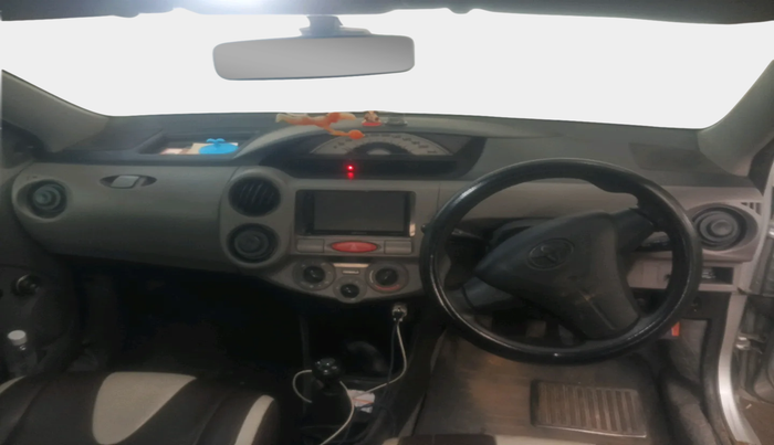 2011 Toyota Etios Liva G, Petrol, Manual, 1,22,643 km, interior