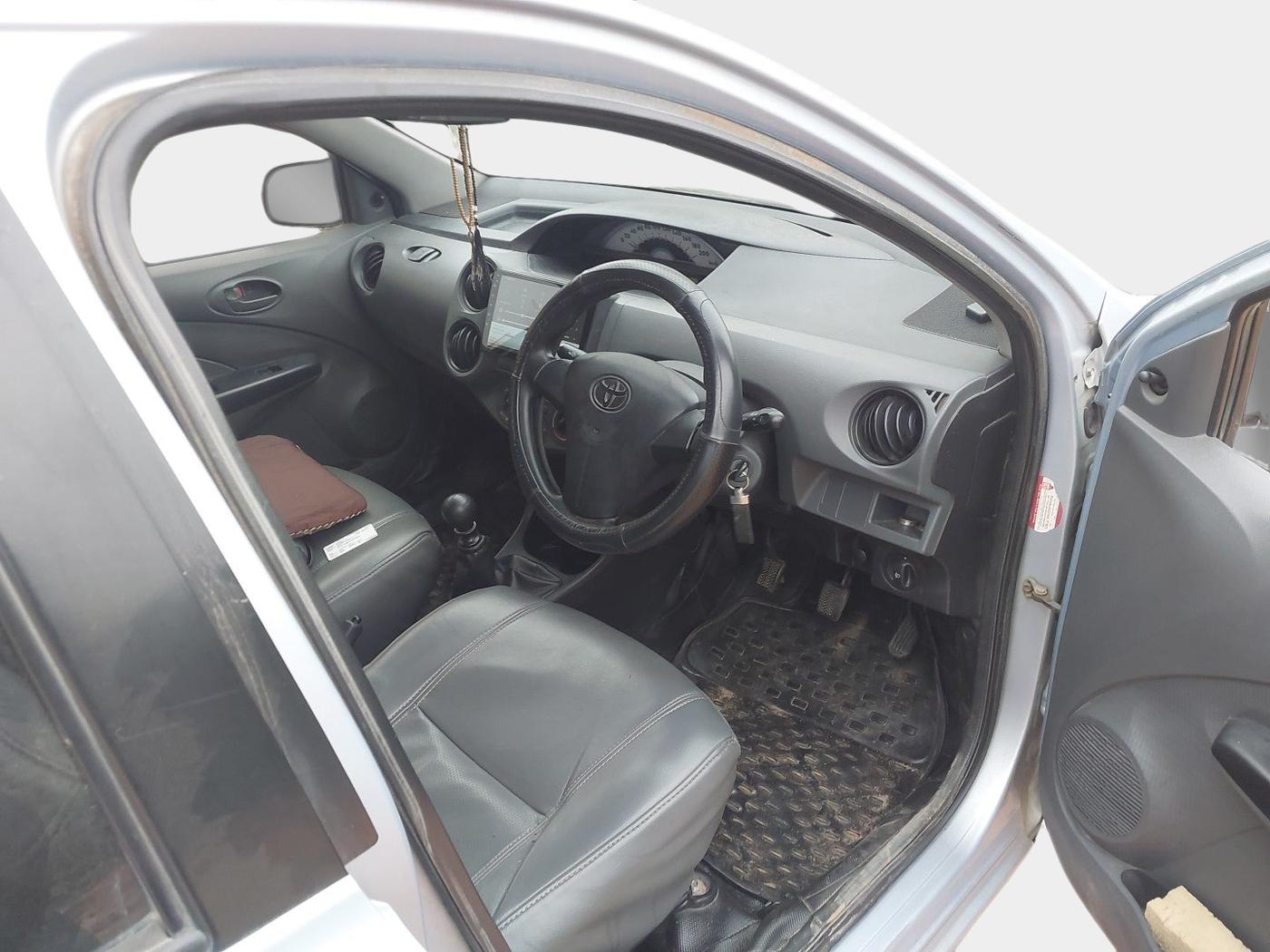 2012 Toyota Etios Liva GD, Diesel, Manual, 1,84,577 km, interior