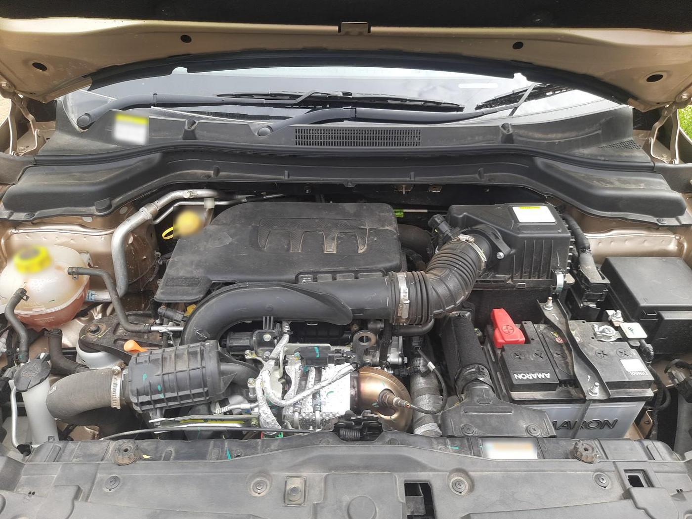 2024 Mahindra XUV 3XO AX5L 1.2 TGDi, Petrol, Manual, 12,500 km, exterior