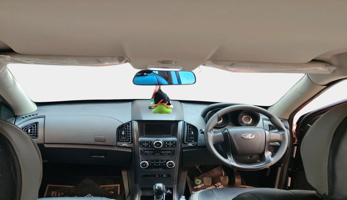 2018 Mahindra XUV500 W5, Diesel, Manual, 9,385 km, interior