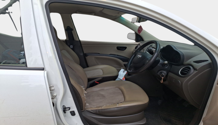 2013 Hyundai i10 ERA 1.1, Petrol, Manual, 1,37,916 km, interior