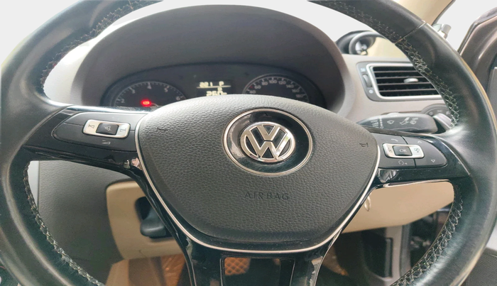 2015 Volkswagen Vento HIGHLINE 1.2 TSI AT, Petrol, Automatic, 55,756 km, interior