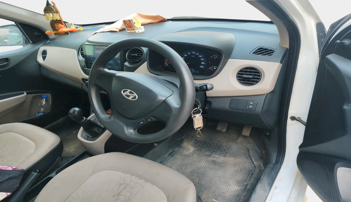2014 Hyundai Xcent BASE 1.2, Petrol, Manual, 1,04,031 km, interior