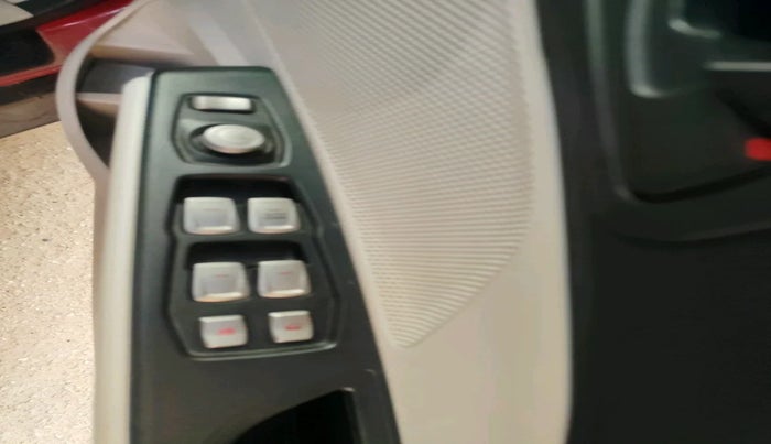 2021 Mahindra XUV300 W6 1.2 PETROL AMT, Petrol, Automatic, 17,563 km, interior