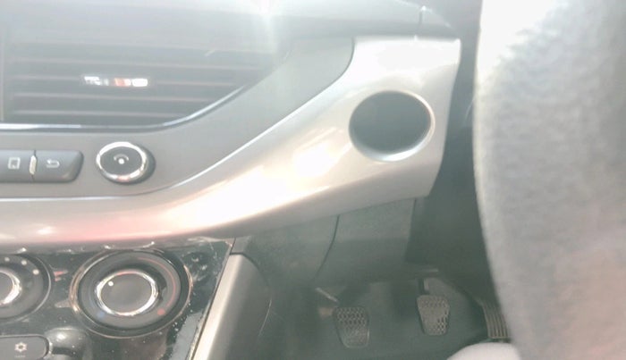 2022 Tata NEXON XM SUNROOF PETROL, Petrol, Manual, 90,589 km, interior