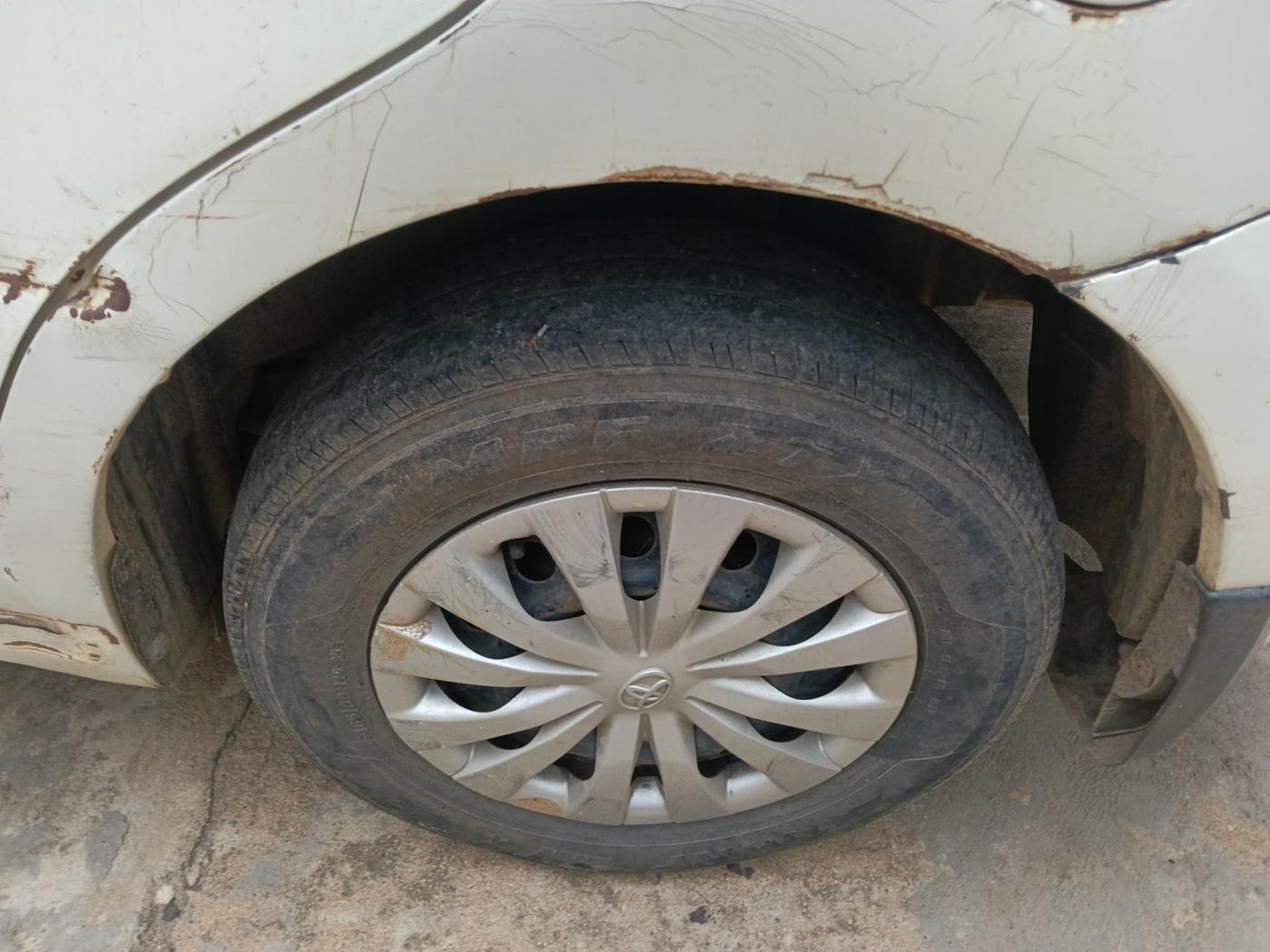 2010 Maruti Swift Dzire VDI, Diesel, Manual, 1,75,757 km, tyre
