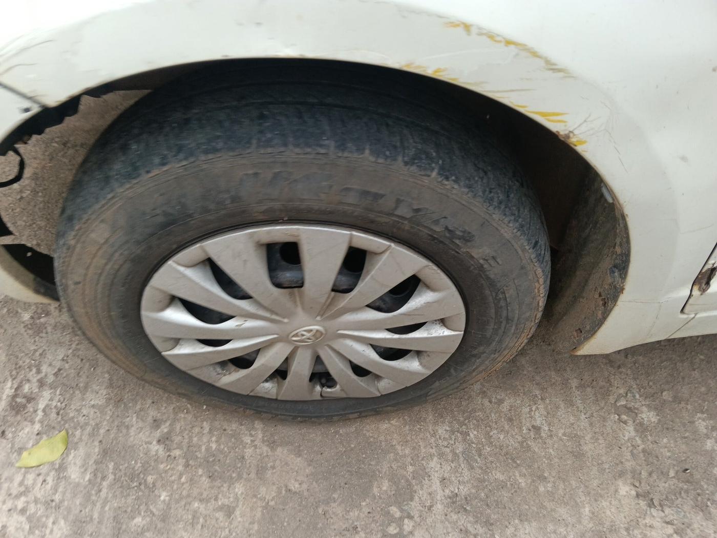 2010 Maruti Swift Dzire VDI, Diesel, Manual, 1,75,757 km, tyre